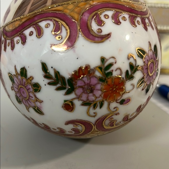 Decorative Ceramic Egg with Last Supper Design - Picture 7 of 13